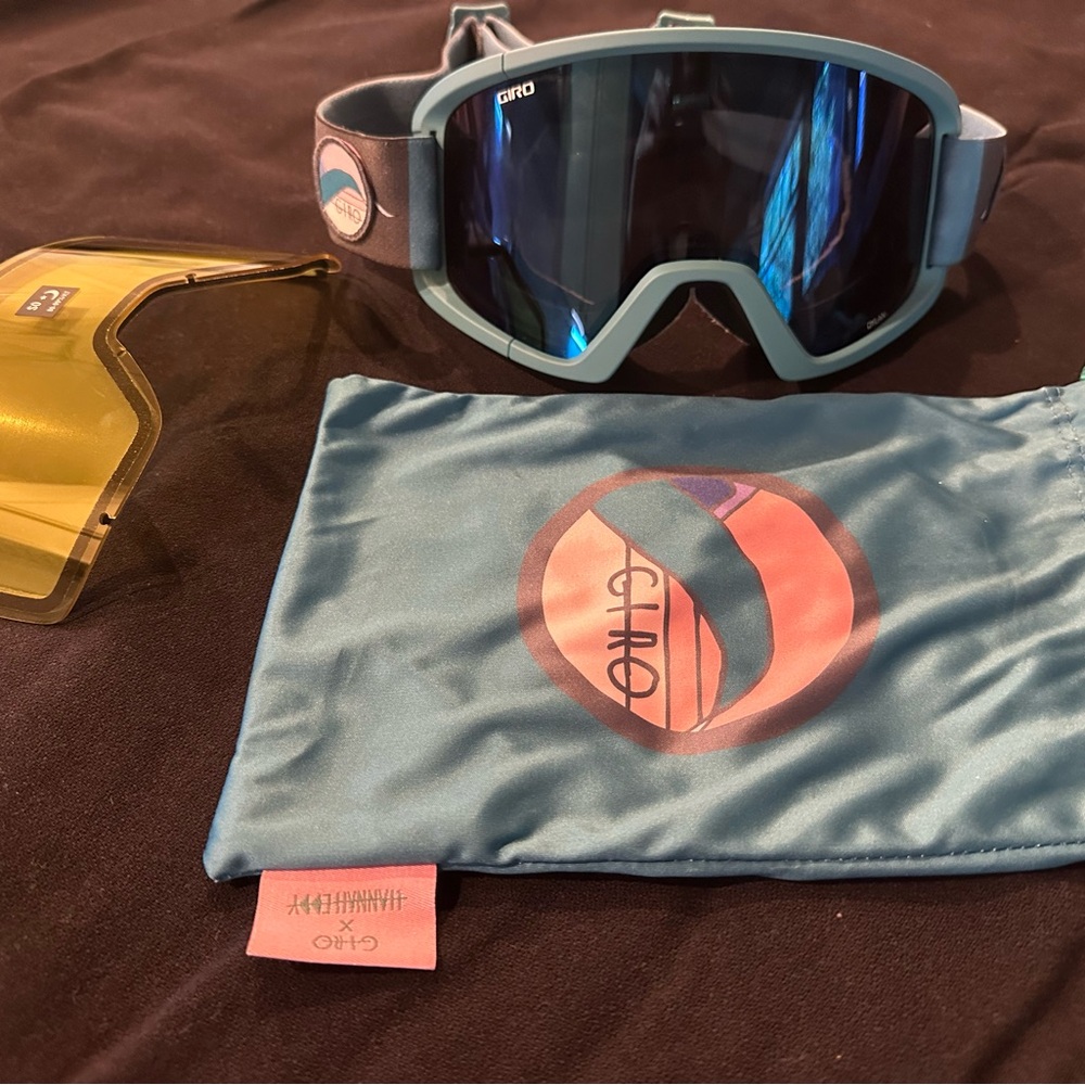 GIRO women’s ski snowboarding goggles